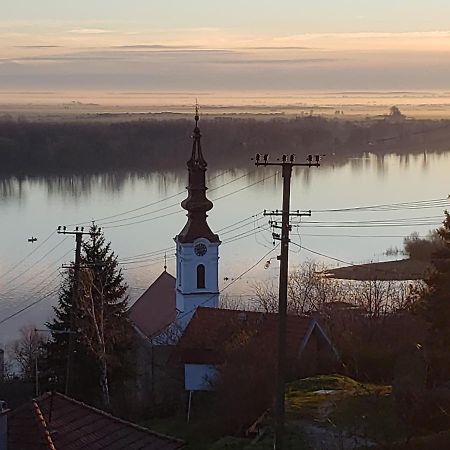 Vila Slankamenka Stari Slankamen Bagian luar foto