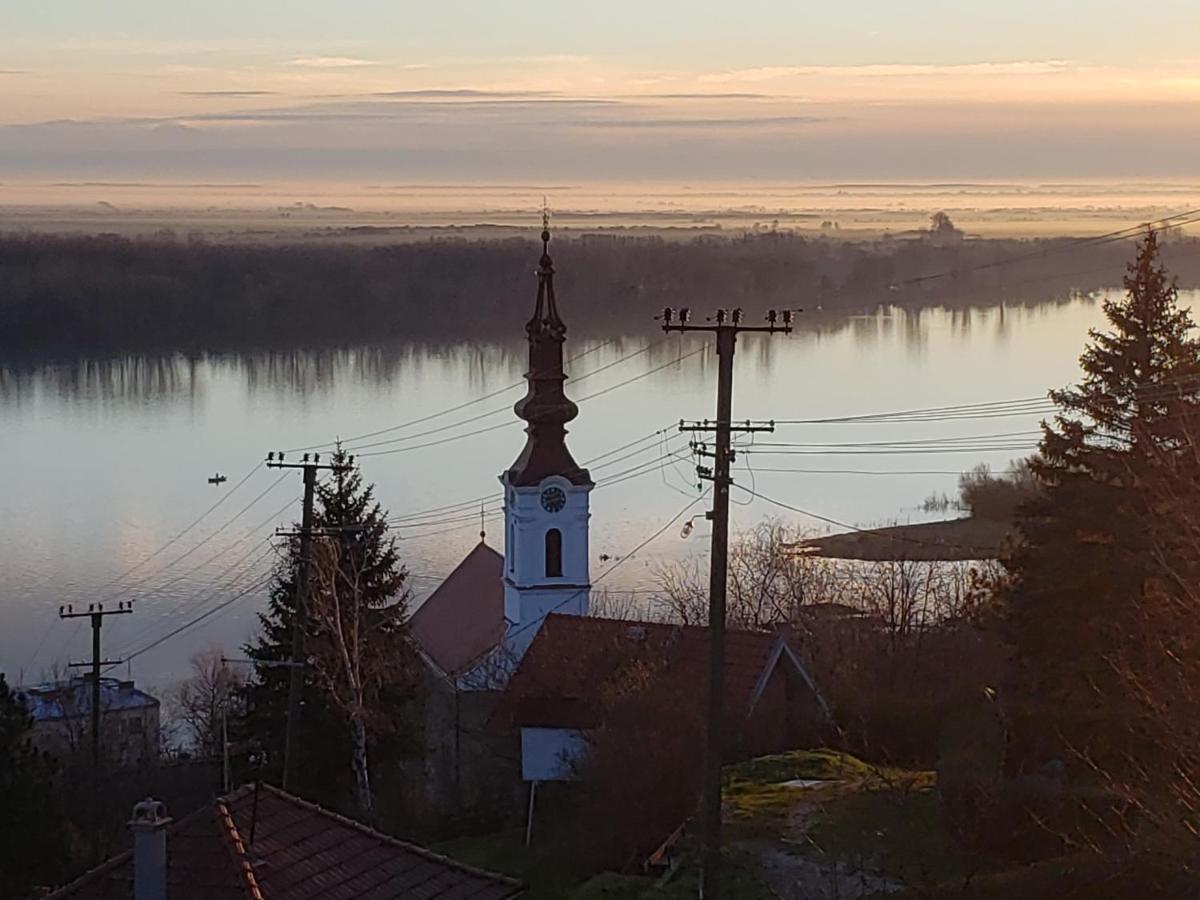 Vila Slankamenka Stari Slankamen Bagian luar foto