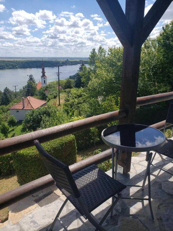 Vila Slankamenka Stari Slankamen Bagian luar foto